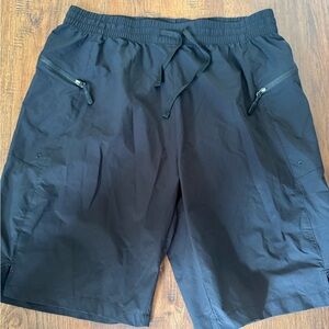 NWT Gradual Black Athletic Shorts Adjustable Waistband Two Zippered Pockets, L